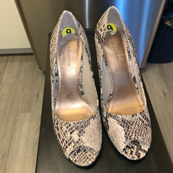 BCBGeneration wedge size 9 - Picture 3 of 6